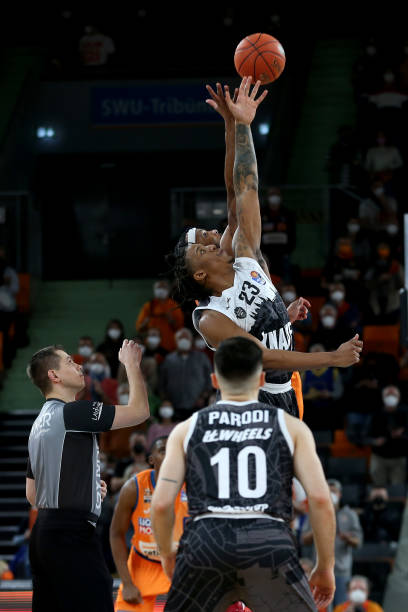 足坛产生深 足坛产生深